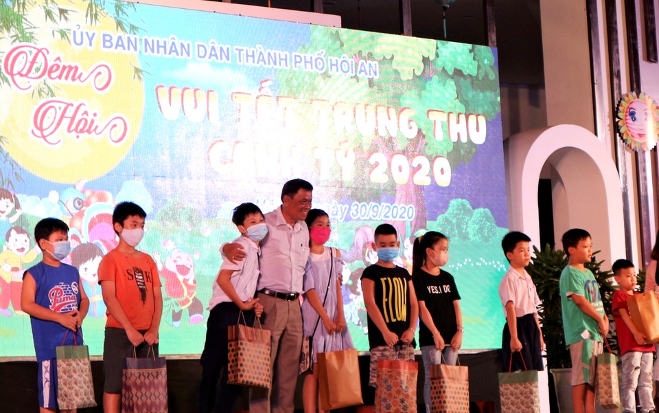 Lung linh đêm rằm trung thu phố cổ Hội An - 11 Lung linh đêm rằm trung thu phố cổ Hội An - 11