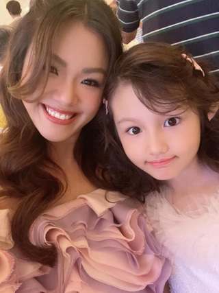 Con gái 9 tuổi của Phương Vy: Sở hữu vẻ đẹp lai được ví "hoa hậu tương lai" - 11
