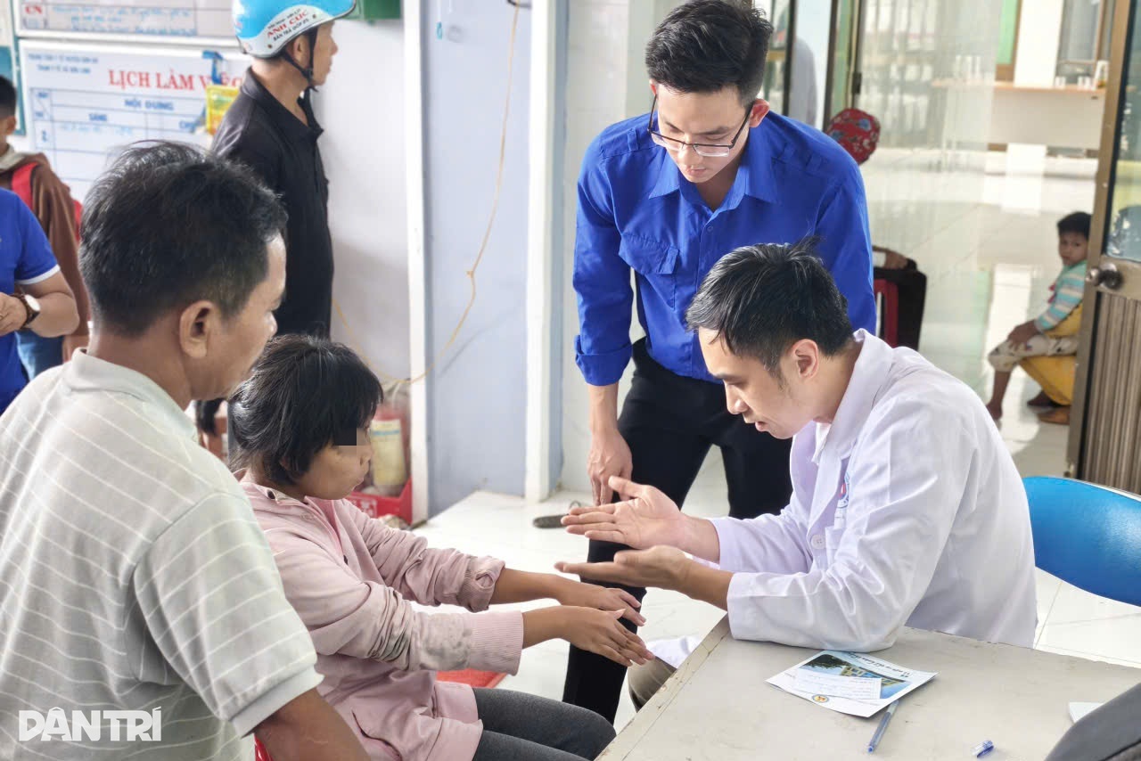 Nhiều bà mẹ cùng một xã phát hiện con mắc bệnh hiểm ở não từ lúc lọt lòng - 5