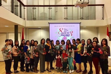 Gặp mặt các nữ Việt kiều tại Hà Lan nhân ngày Quốc tế phụ nữ