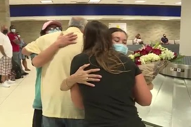 Cựu binh Mỹ đoàn tụ với con gái gốc Việt sau 50 năm