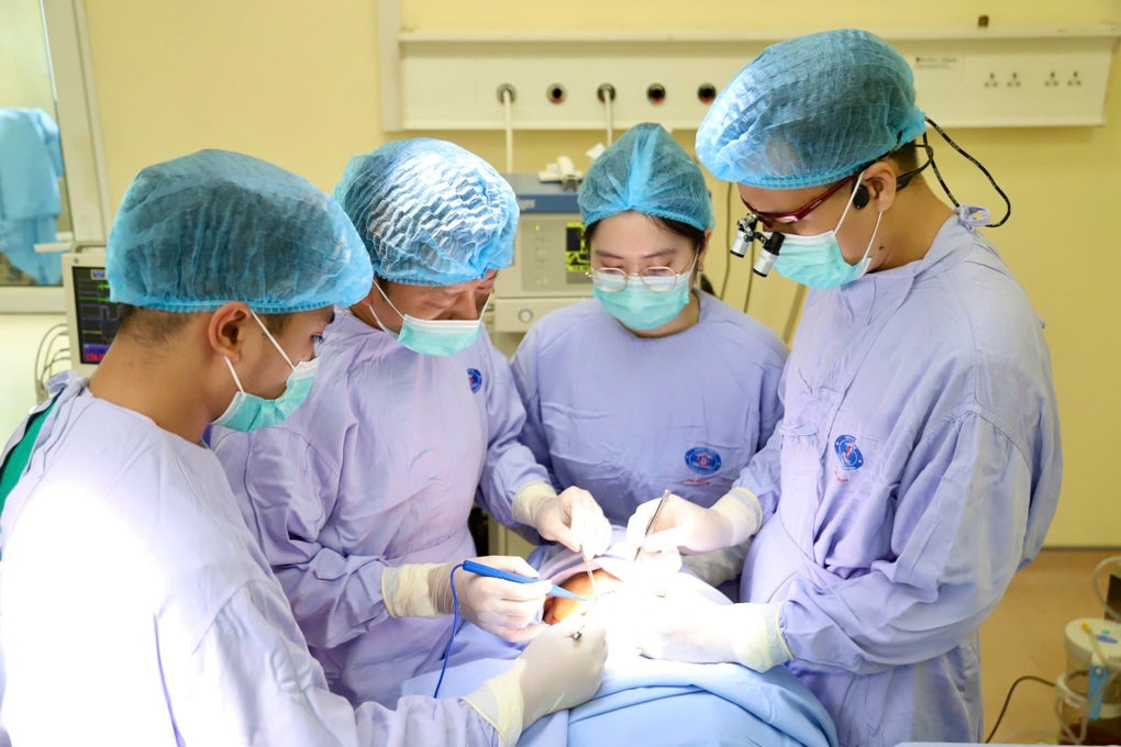 Đau loét lưỡi suốt 4 tháng, người đàn ông 33 tuổi bất ngờ mắc ung thư - 2