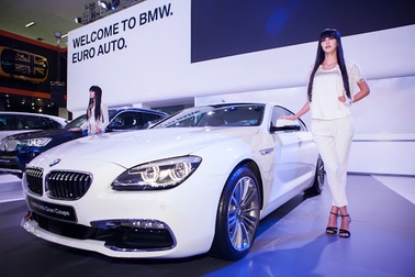 Cơ hội cầm lái BMW i8 xuyên dãy Alps