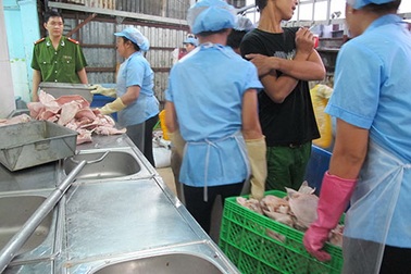 Lòng, tai heo: Nhìn là khiếp!