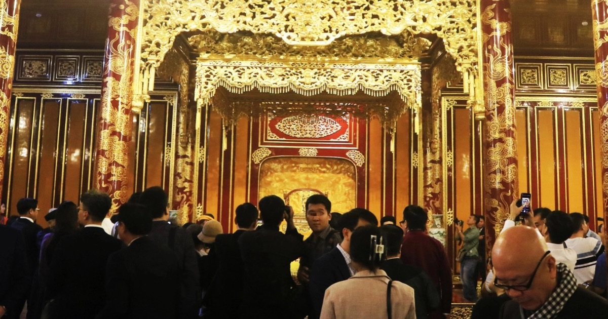 Giao lãnh đạo thành phố Huế làm Chủ tịch Hội đồng đánh giá ngai vàng bị phá