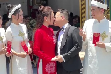 Lễ ăn hỏi của Phương Oanh - Shark Bình