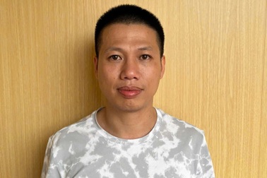 Bắt khẩn cấp tài xế ô tô dùng gậy bóng chày tấn công người khác