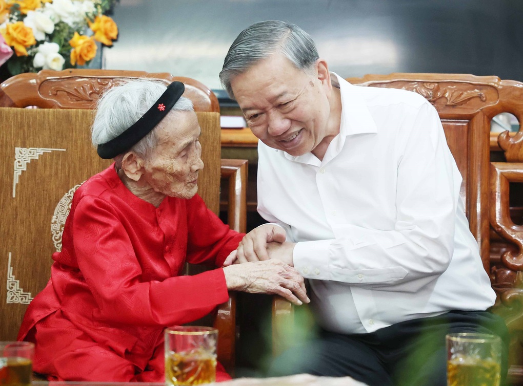 Tổng Bí thư: Nghệ An phải hành động bằng tinh thần của người tiên phong - 3 Tổng Bí thư: Nghệ An phải hành động bằng tinh thần của người tiên phong - 3