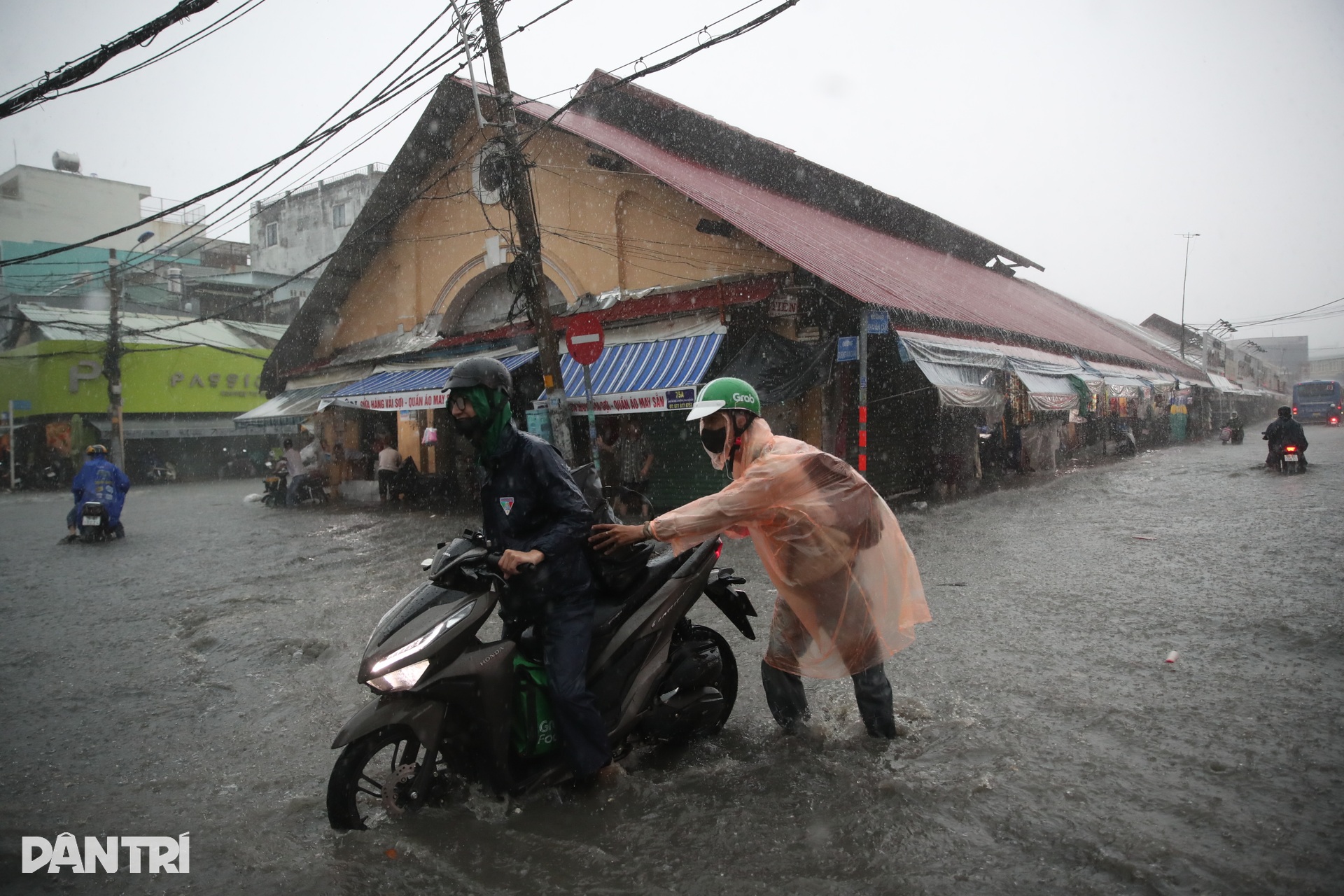 Rạch Cầu Ngang và loạt công trình giải cứu rốn ngập chợ Thủ Đức ở TPHCM - 10