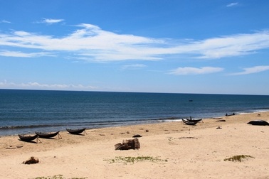 Cứu sống 3 ngư dân bị chìm thuyền trên biển