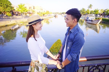 Lã Thanh Huyền tiết lộ cảnh hôn đắm đuối Hồng Đăng bên sông Hàn