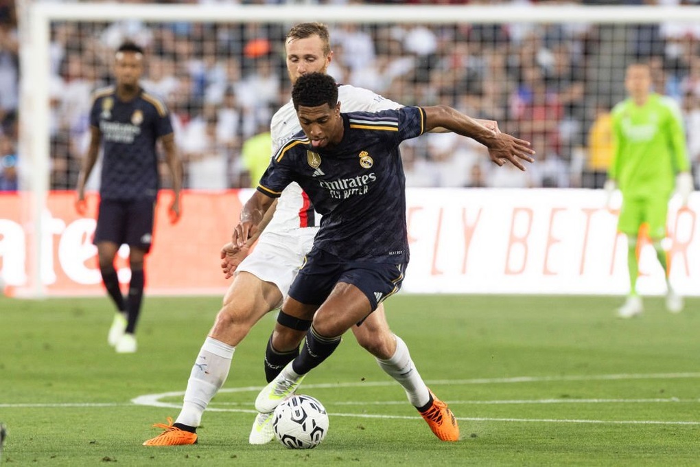Bị dẫn trước 2 bàn, Real Madrid vẫn thắng AC Milan - 1 Bị dẫn trước 2 bàn, Real Madrid vẫn thắng AC Milan - 1