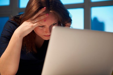 Suy sụp trước bí mật của chồng trong laptop