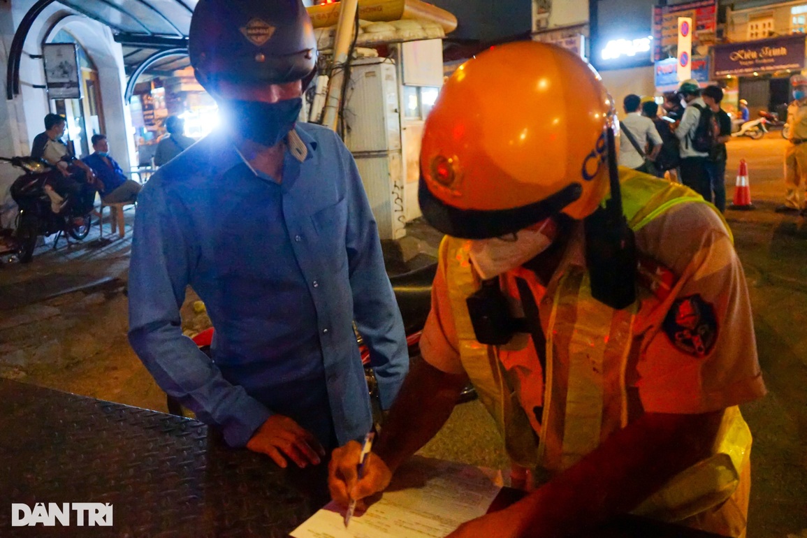 Bị phạt 7 triệu, tước giấy phép lái xe 22 tháng vì tôi chỉ uống 3 lon - 3 Bị phạt 7 triệu, tước giấy phép lái xe 22 tháng vì tôi chỉ uống 3 lon - 3