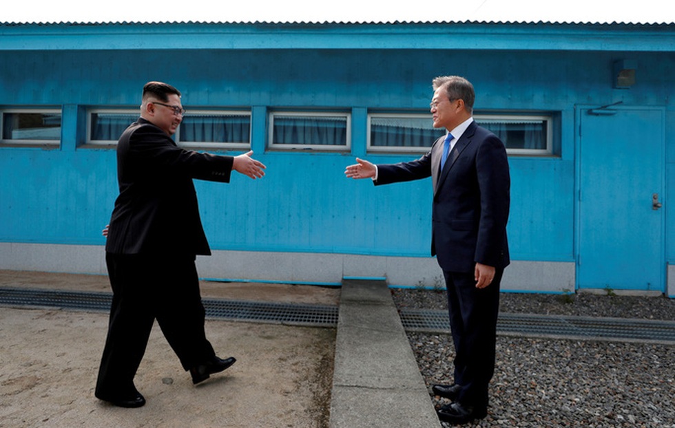 Ngã rẽ quan trọng của ông Kim Jong-un sau 10 năm lãnh đạo Triều Tiên - 2 Ngã rẽ quan trọng của ông Kim Jong-un sau 10 năm lãnh đạo Triều Tiên - 2