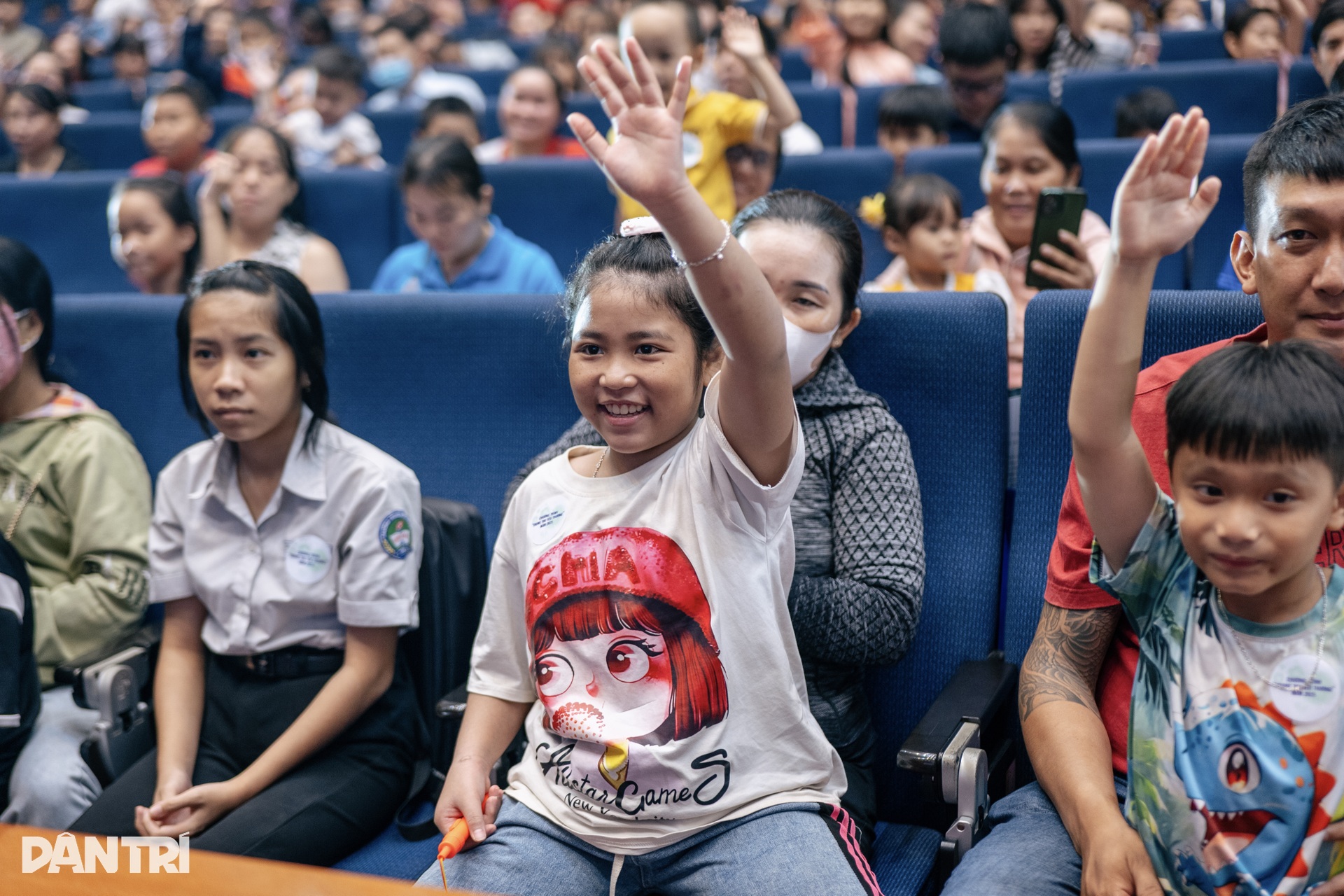 Dàn hoa hậu, á hậu và nghệ sĩ rộn ràng phá cỗ cùng 1.000 trẻ em ở TPHCM - 1 Dàn hoa hậu, á hậu và nghệ sĩ rộn ràng phá cỗ cùng 1.000 trẻ em ở TPHCM - 1