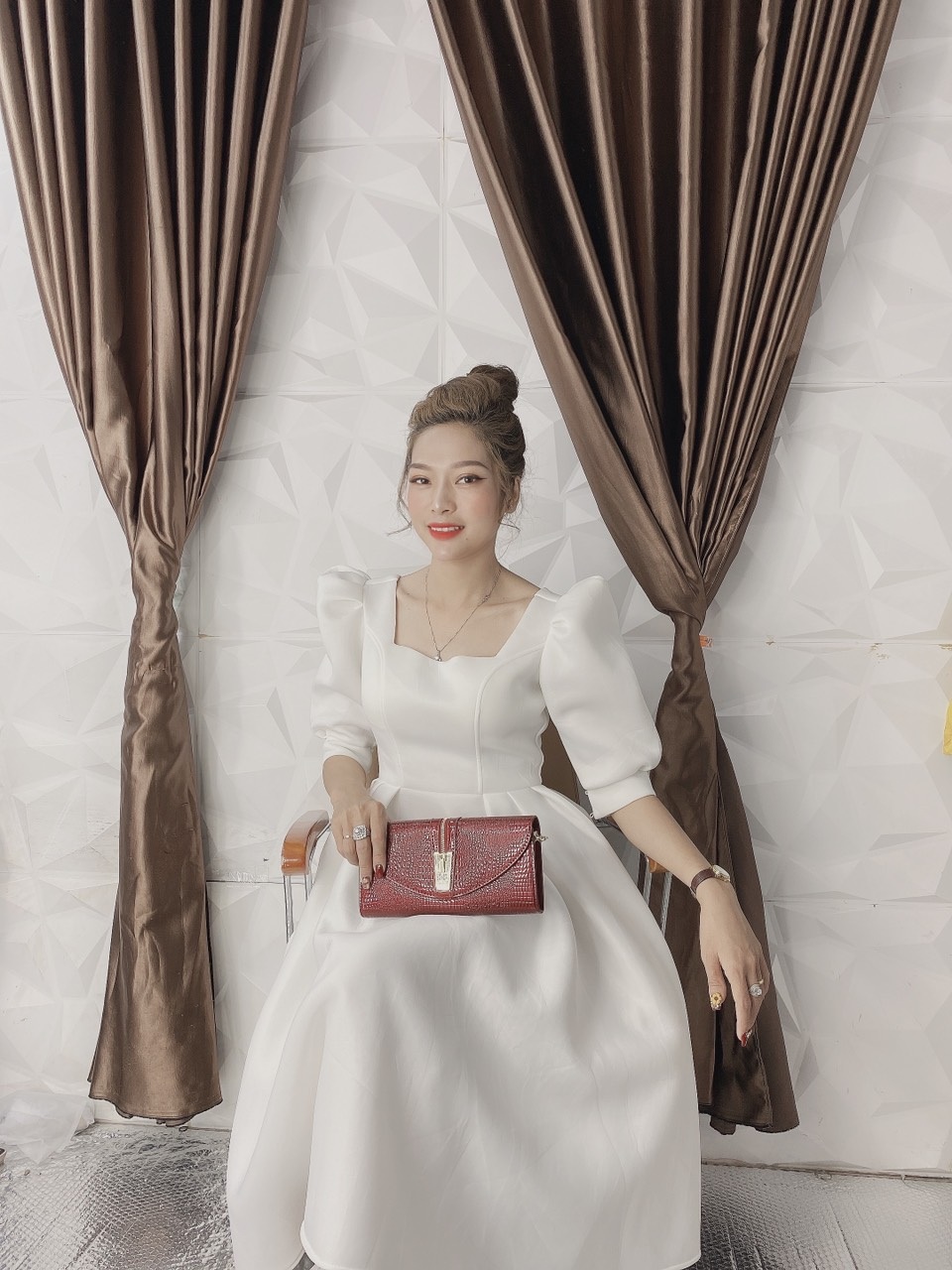 Trần Thu Thủy Store tư vấn cách chọn túi xách cho dân văn phòng - 4 Trần Thu Thủy Store tư vấn cách chọn túi xách cho dân văn phòng - 4