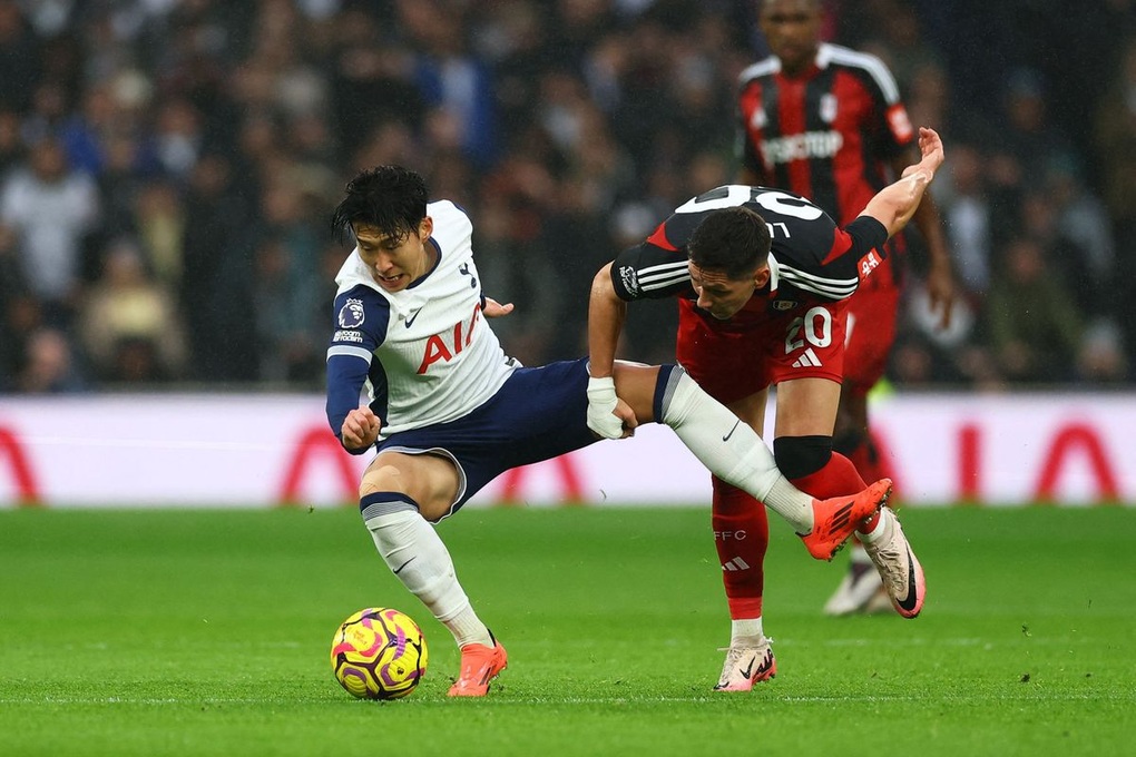 Chelsea thắng tưng bừng, Tottenham lại sảy chân - 3 Chelsea thắng tưng bừng, Tottenham lại sảy chân - 3
