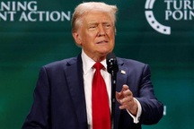 Ông Trump chi "khủng" để đấu với bà Harris ở 6 bang chiến trường