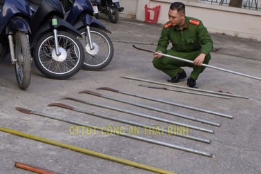 Khởi tố 7 đối tượng mang dao, kiếm đi giải quyết mâu thuẫn