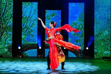 Show diễn khai mạc "Tuần lễ áo dài Việt Nam" lần đầu được tổ chức ở Hà Nội