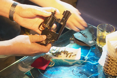 Khởi tố người đàn ông mua súng vì... đam mê