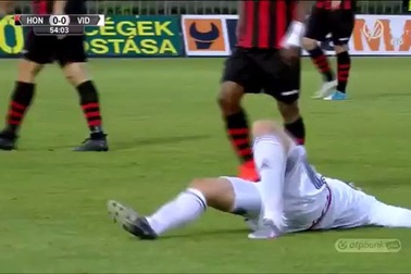 Pha ăn vạ lố của Danko Lazovic