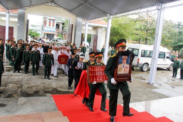 Đà Nẵng đón linh cữu Thượng tướng Nguyễn Chơn trở về quê cha đất tổ
