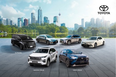 Khách hàng Việt chạy thử các mẫu Toyota Hybrid trên toàn quốc