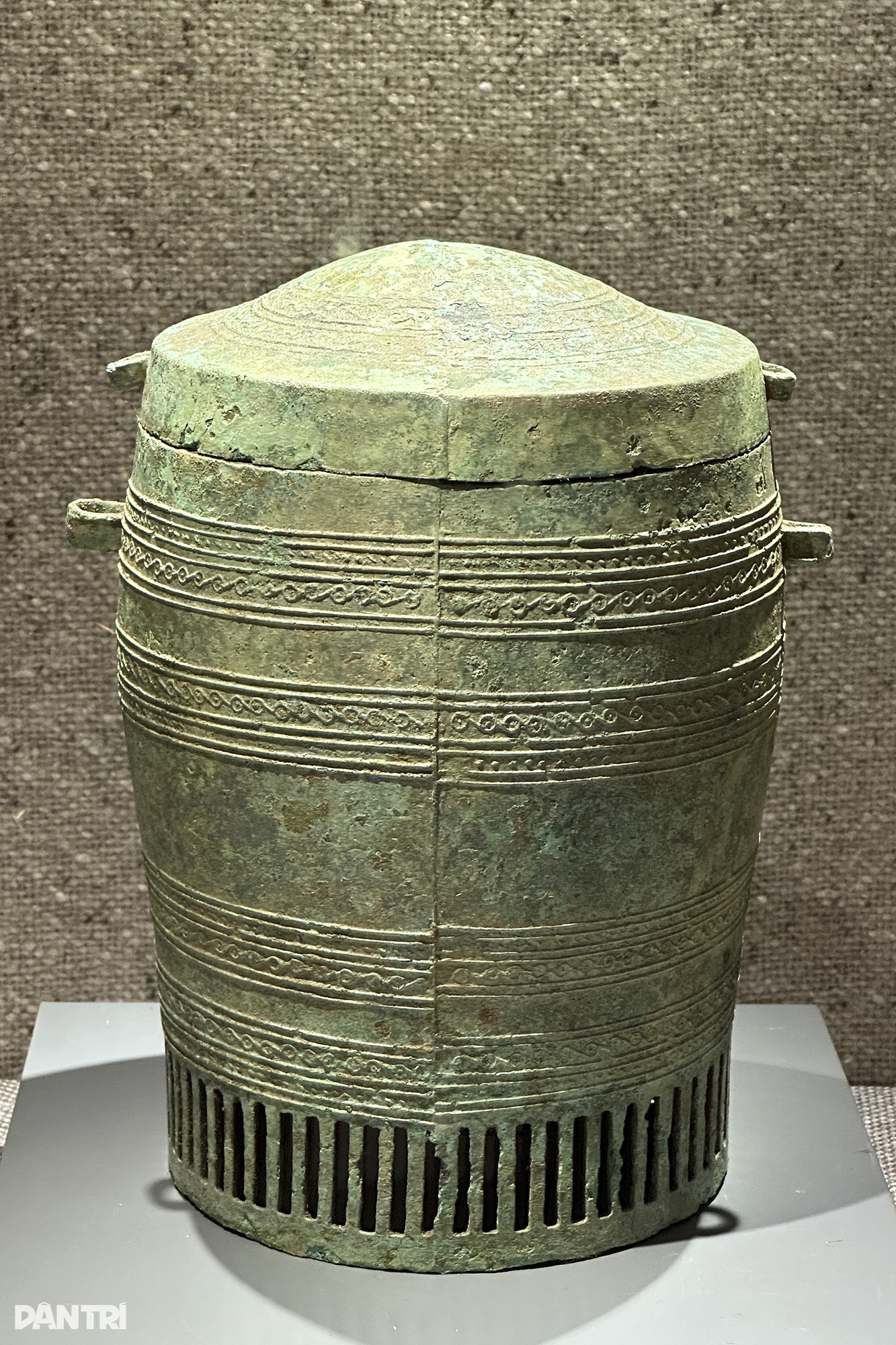 Beundrar den största Dong Son-bronstrumman som någonsin visats upp i Hanoi - 8 Ngắm trống đồng Đông Sơn lớn nhất từ trước đến nay đang trưng bày ở Hà Nội  - 8