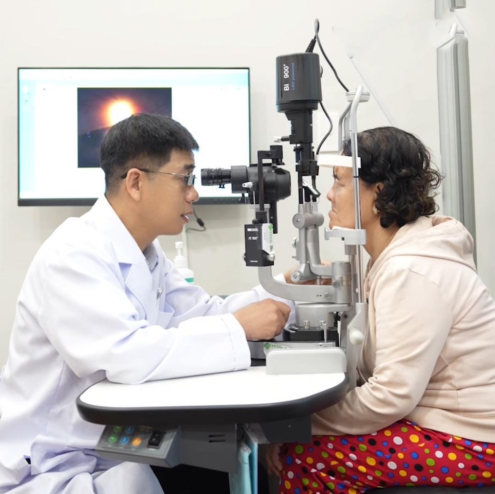 Ca phẫu thuật đặc biệt của người phụ nữ khuyết tật tại Mắt Sài Gòn Ngô Gia Tự - 1 Ca phẫu thuật đặc biệt của người phụ nữ khuyết tật tại Mắt Sài Gòn Ngô Gia Tự - 1