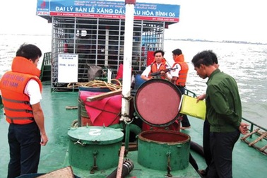 Cân nhắc mức giảm xăng dầu vì lo buôn lậu?