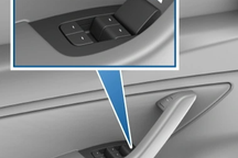 Tài xế bị nhốt 20 phút trong xe Tesla vì không biết có lẫy cơ để mở cửa