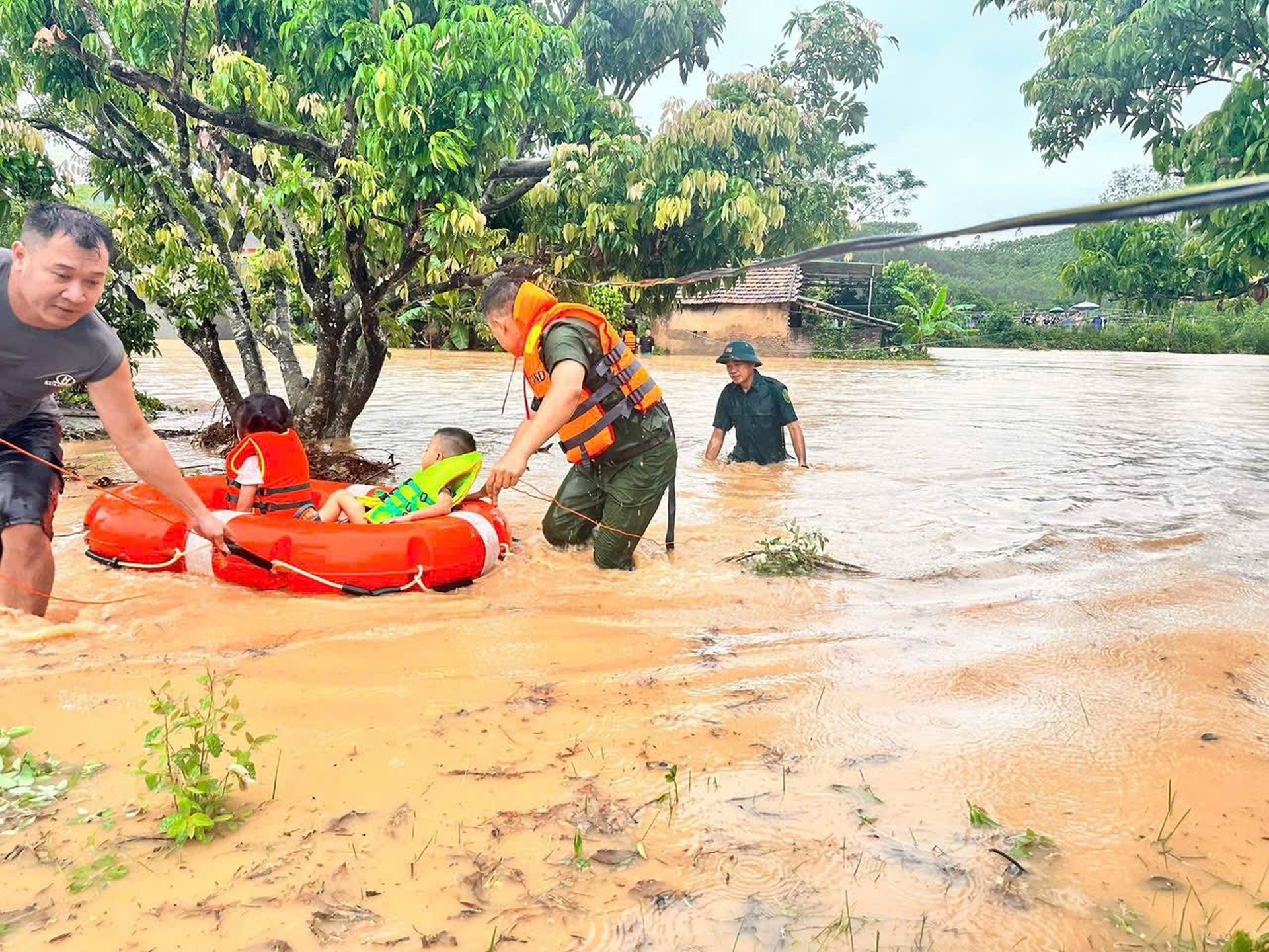 Nhiều nơi ở Lạng Sơn chìm trong biển nước - 4 Nhiều nơi ở Lạng Sơn chìm trong biển nước - 4