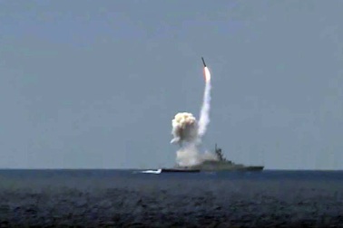 Tên lửa từ chiến hạm Nga tấn công mục tiêu khủng bố ở Syria