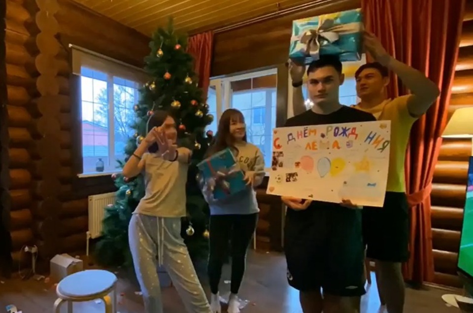 Bí quyết yêu xa bền chặt của thủ thành Đặng Văn Lâm và bạn gái nóng bỏng - 4