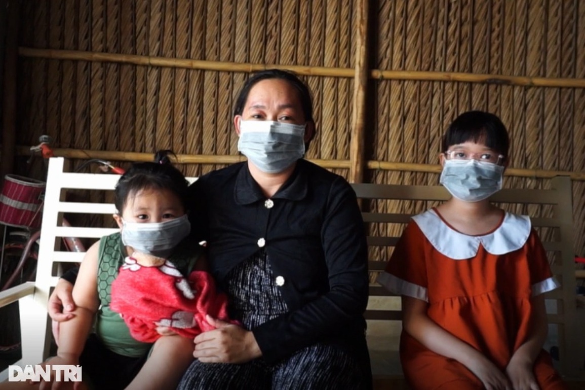 Nước mắt góa phụ nghèo mong 3 con thơ không còn phải lả đi vì đói - 1 Nước mắt góa phụ nghèo mong 3 con thơ không còn phải lả đi vì đói - 1