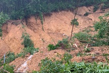 Sạt lở đất vùi lấp lán trại 4 người đi rừng, đã tìm thấy 1 thi thể