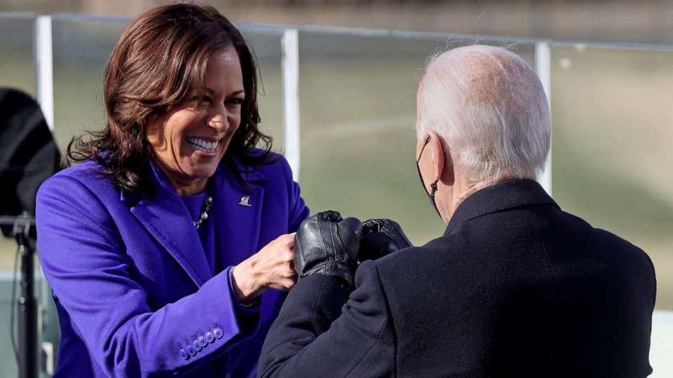 Bà Harris lần đầu dùng phiếu quyền lực giúp ông Biden đạt bước tiến lớn - 1 Bà Harris lần đầu dùng phiếu quyền lực giúp ông Biden đạt bước tiến lớn - 1