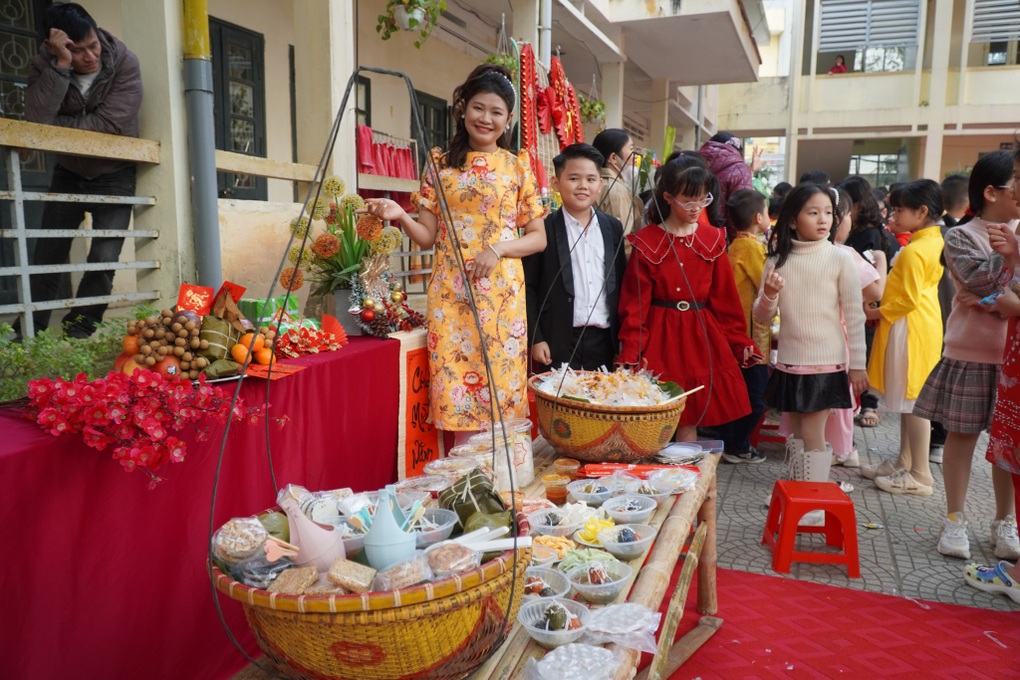 Học sinh trải nghiệm đi chợ Tết quê - 9 Học sinh trải nghiệm đi chợ Tết quê - 9