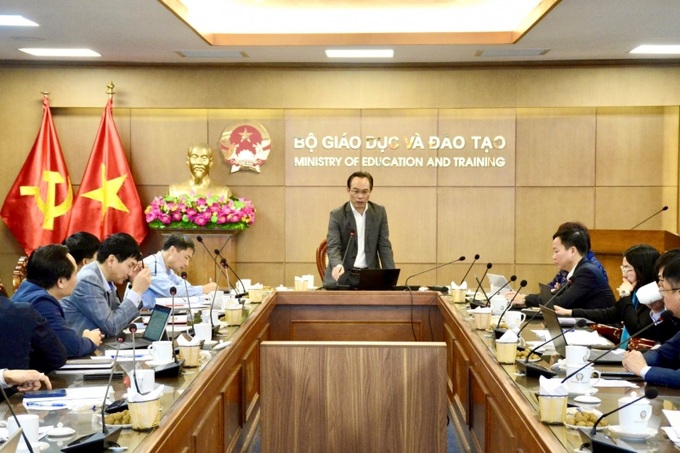 Thứ trưởng Hoàng Minh Sơn chủ trì phiên họp.