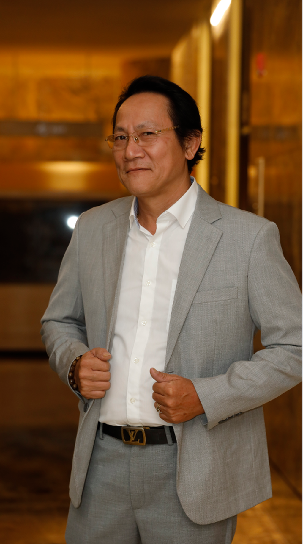 Bố Chải Hoàng Hải U60: Đại gia nhờ kinh doanh, cát-xê chỉ đủ sống - 2 Bố Chải Hoàng Hải U60: Đại gia nhờ kinh doanh, cát-xê chỉ đủ sống - 2