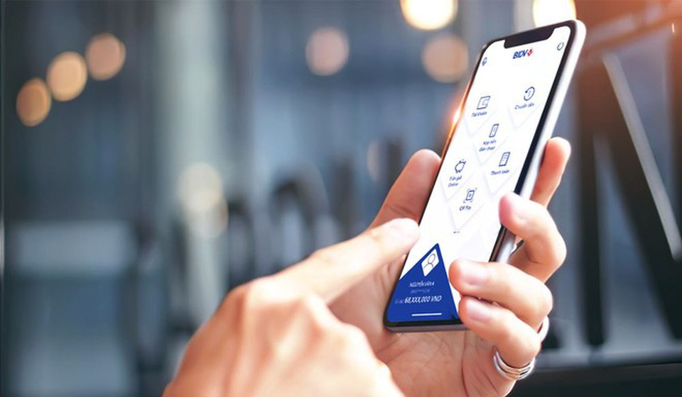 Bị “tố” tận thu phí, ngân hàng kêu “oan” - 1 Bị “tố” tận thu phí, ngân hàng kêu “oan” - 1