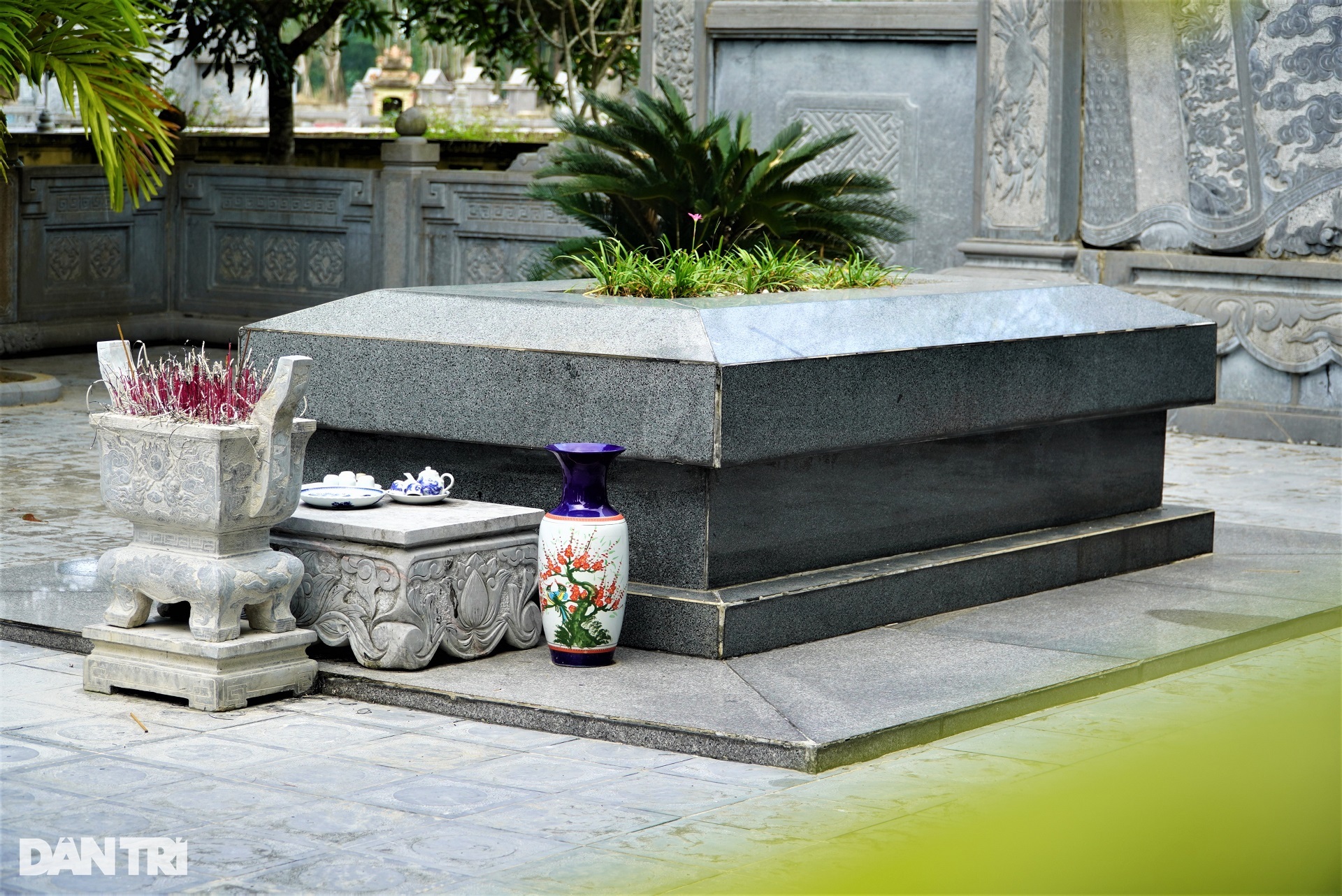Nơi yên nghỉ và những tư liệu quý về Đại thi hào Nguyễn Du - 2 Nơi yên nghỉ và những tư liệu quý về Đại thi hào Nguyễn Du - 2