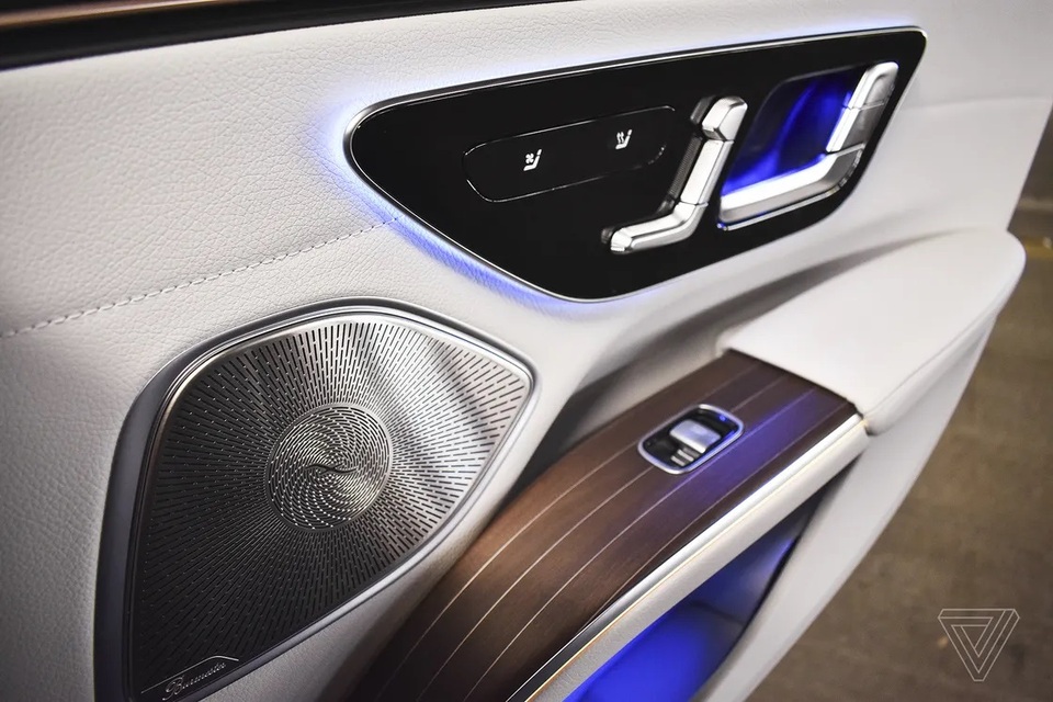 Xe chạy điện hạng sang Mercedes-Benz EQS trình làng với thiết kế ấn tượng - 8 Xe chạy điện hạng sang Mercedes-Benz EQS trình làng với thiết kế ấn tượng - 8