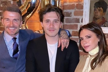 Vợ chồng Beckham tìm mua nhà tặng con trai sắp cưới