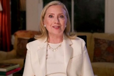 Bà Hillary Clinton ước ông Trump "biết làm tổng thống"