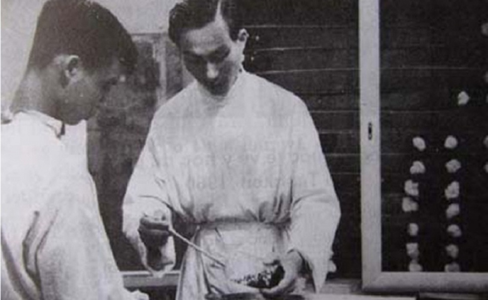 Học trò sống sót sau trận bom B52 kể ký ức đau thương về GS Đặng Văn Ngữ - 1 Học trò sống sót sau trận bom B52 kể ký ức đau thương về GS Đặng Văn Ngữ - 1