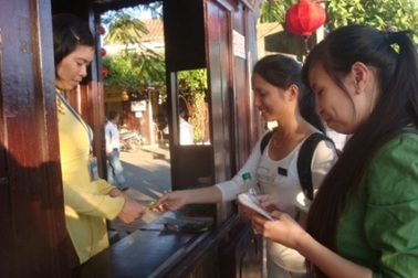 Phố cổ Hội An: Đi ăn cũng phải… mua vé