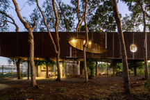 Ngôi nhà ven hồ tại Bà Rịa - Vũng Tàu được làm từ vật liệu tái chế